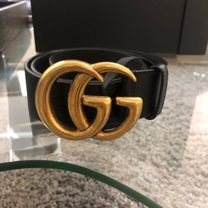 Gucci leather belt with double G buckle. Size 85